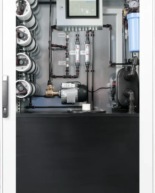 Central water purification system producing type 2 pure water to feed a central loop providing water to an entire floor or building